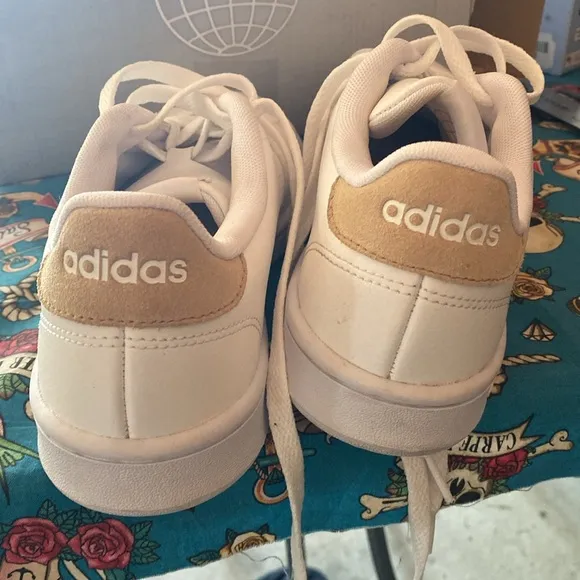 adidas Women's Advantage Tennis Shoes 👟