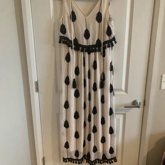 ANTHROPOLOGIE Moulinette Soeurs Embroidered Medallion Tassel Beaded Dress