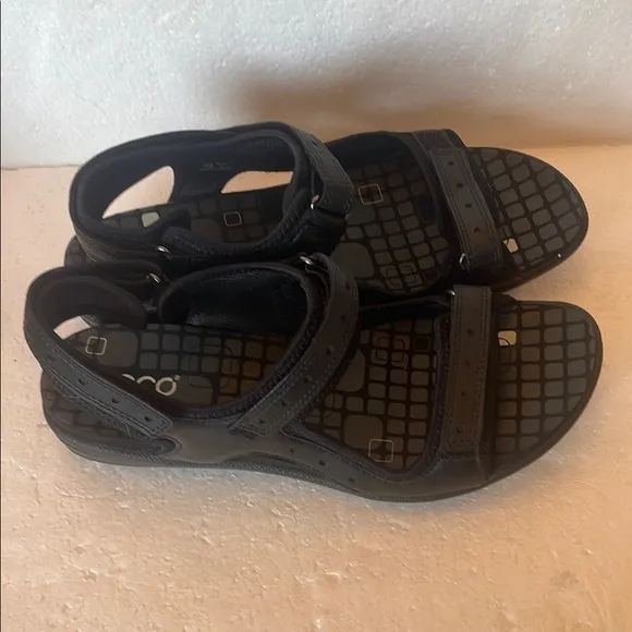 Ecco black Sandals 2 strap women’s size 38 7 7.5
