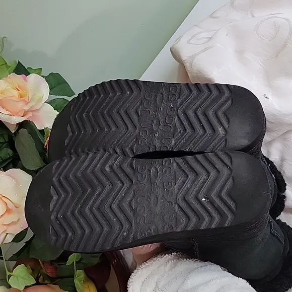 🥳HP🥳 UGGS TALL SHERLING BOOTS VIRTUALLY NEW Authentic 👀