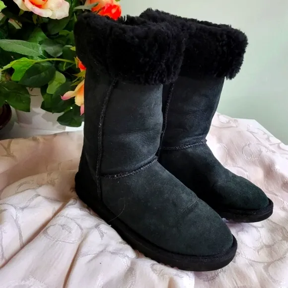 🥳HP🥳 UGGS TALL SHERLING BOOTS VIRTUALLY NEW Authentic 👀