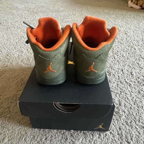Jordan 5 Retro (TD) Army Olive/ Solar Orange Gently Used/ Great Condition.