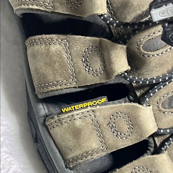 Keen Newport Brown Waterproof Sandals with Closed-Toe Design Mens US Size 11.5