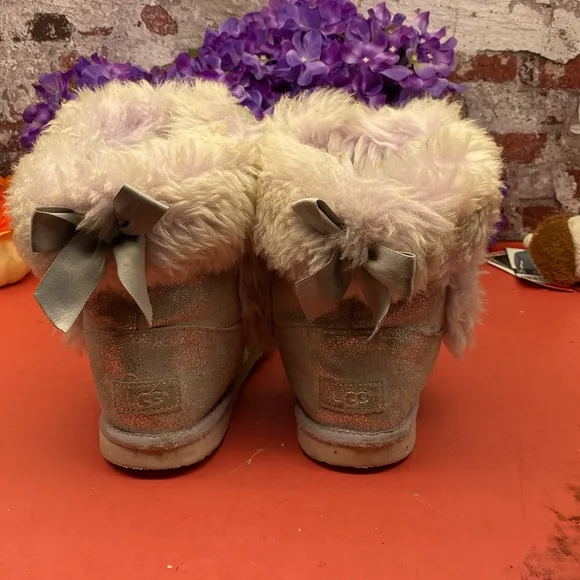 Kids' Silver Furry Boots Uggs SZ 6