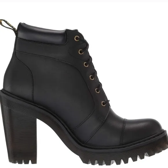 NEW DR. Martens AVERIL Womens Blk leather Boots sz 10