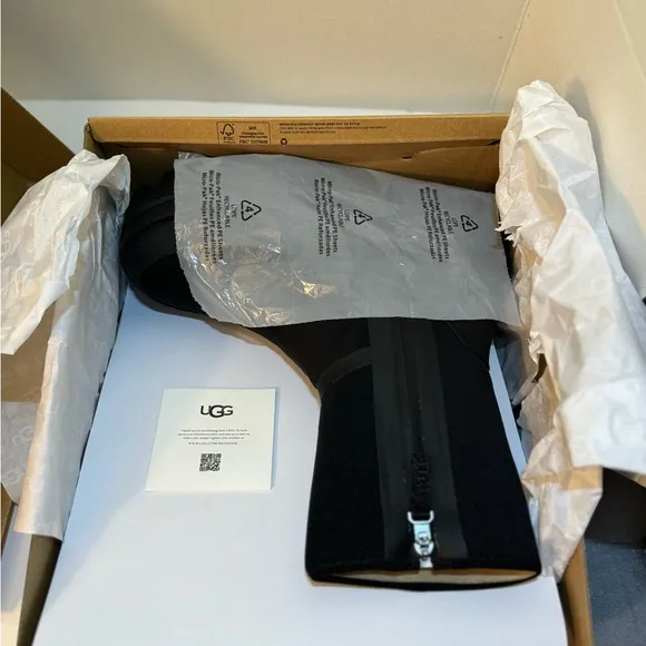 NIB UGG Women’s Brisbane Mid Boot in Black 9.5