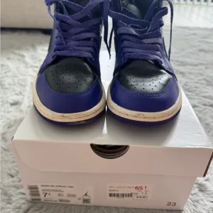 Nike women Air Jordan 1 Mid Purple/Black Shoes