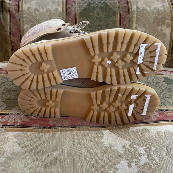 SEE BY CHLOÉ Eilieen shearling-lined suede and leather ankle boots. Size 11 US