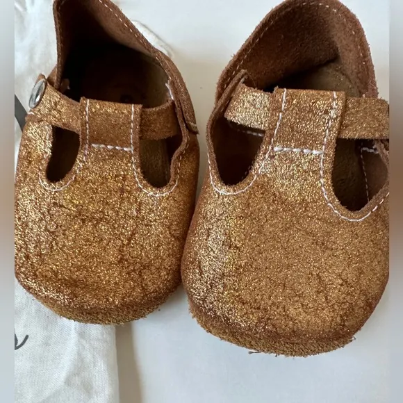 Size 5 HOLIDAY SHIMMER Gold T-Straps Leather Soft Soled Baby Mon Petit Shoes‎
