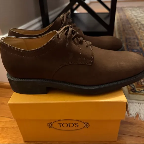 Tod’s Brown Lace-Up Shoes