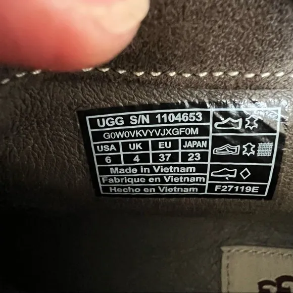 UGG Varney Casual Boots size 6