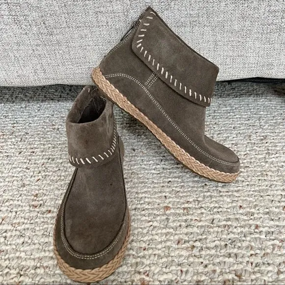 UGG Varney Casual Boots size 6